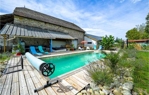 Stunning Home In Aren With Outdoor Swimming Pool, Wifi And 2 Bedrooms : Maisons de vacances proche de Vielleségure