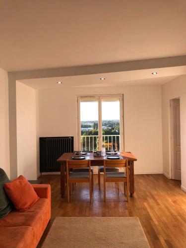 LE PERSICOPE Appart complet, 2 chambres à 5 min du centre ville : Appartements proche de Cormelles-le-Royal