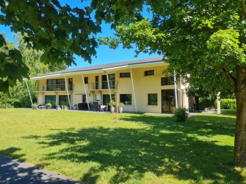 Villa Courtisols : Maisons d'hotes proche de Laval-sur-Tourbe
