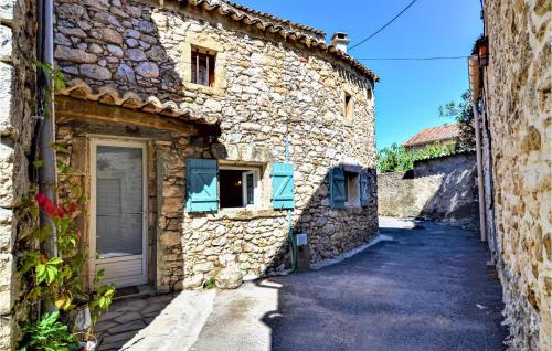 Amazing home in Goudargues with 2 Bedrooms : Maisons de vacances proche d'Issirac