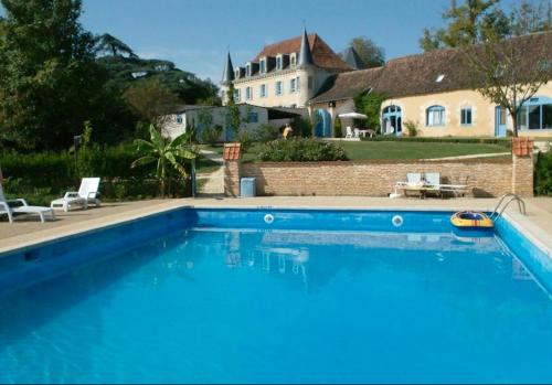 Maison de 5 chambres avec piscine partagee et terrasse amenagee a Queyssac : Maisons de vacances proche de Montagnac-la-Crempse