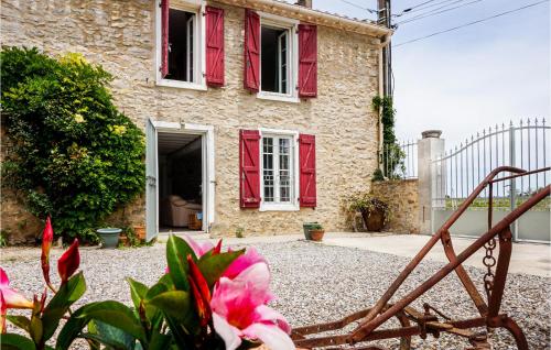 Awesome home in Badens with 2 Bedrooms and WiFi : Maisons de vacances proche de Blomac