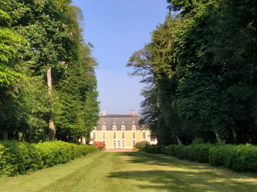 Château du Boschet chambre de la marquise : B&B / Chambres d'hotes proche de Goven