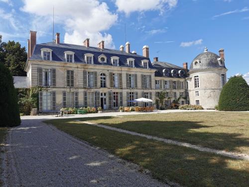CHATEAU DES BARRES : Villas proche de Saint-Malo-en-Donziois