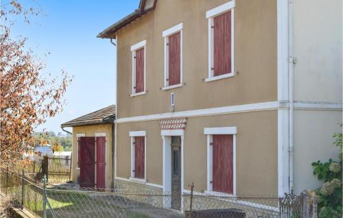 Beautiful home in Gaujacq with Outdoor swimming pool, 5 Bedrooms and WiFi : Maisons de vacances proche de Toulouzette