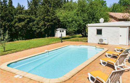 Beautiful home in Ferrires-Poussarou with Outdoor swimming pool, 2 Bedrooms and Private swimming pool : Maisons de vacances proche de Pardailhan