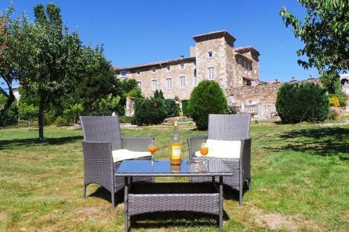 Gite du Chateau : Maisons de vacances proche de Serves-sur-Rhône