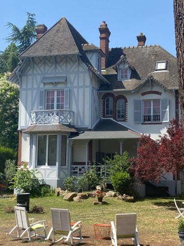 Le Manoir : Villas proche de Chanteloup-les-Vignes