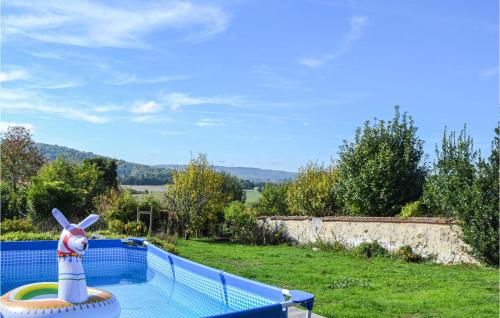 Awesome home in Saulchery with Outdoor swimming pool, 5 Bedrooms and WiFi : Maisons de vacances proche de Montmirail