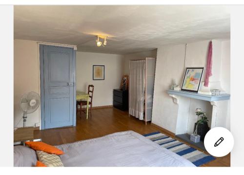Authentic 1 bedroom house in Limoux : Maisons de vacances proche de Loupia