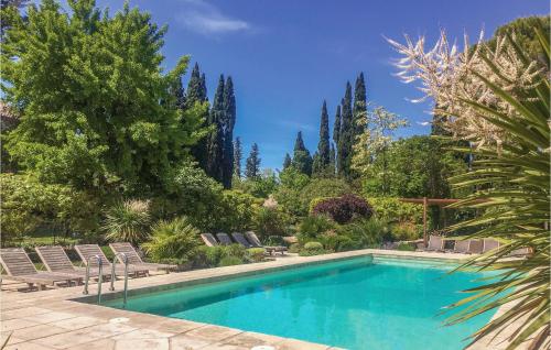 Awesome home in Thzan-des-Corbires with 6 Bedrooms, WiFi and Outdoor swimming pool : Maisons de vacances proche de Coustouge