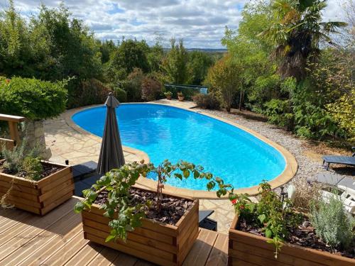 Maison de 2 chambres avec piscine privee jardin amenage et wifi a Bruniquel : Maisons de vacances proche de Larroque