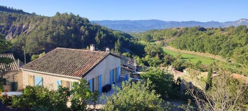 Les terrasses de la vallée du miel : Maisons de vacances proche de Le Poët