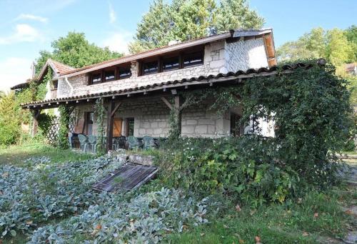 Vaste Gite Rural 3 Etoiles Piscine : Maisons de vacances proche de Montpezat-de-Quercy