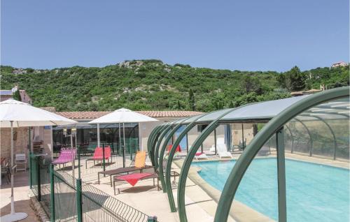 Awesome home in Rochefort du Gard with 4 Bedrooms, WiFi and Outdoor swimming pool : Maisons de vacances proche de Lirac