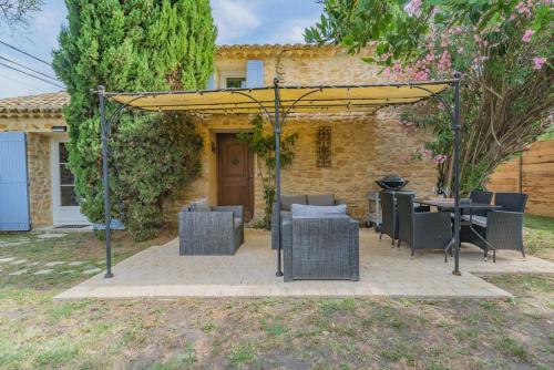 Mazet Magnan, Rustic Luxury in Provence : Maisons de vacances proche de Mornas