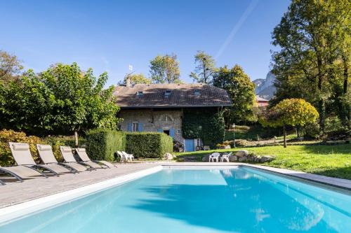 Le Moulin de Dingy - House with 6 bedrooms & swimmingpool 20 mn from Annecy : Maisons de vacances proche de La Balme-de-Thuy
