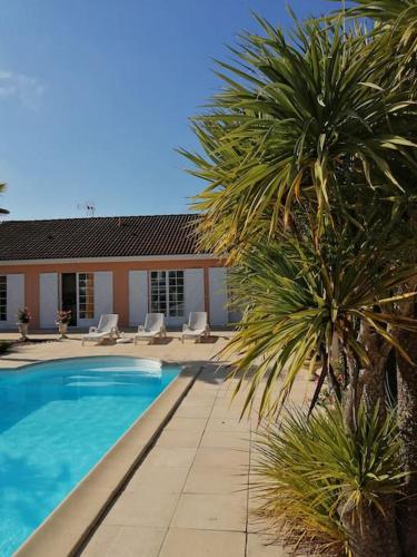 Villa grand communal, piscine, 18km de Bordeaux : Villas proche d'Arsac
