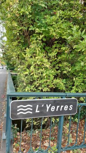 Chalet FLEUVE avec Parking-Barbecue : Appartements proche de Marolles-en-Brie
