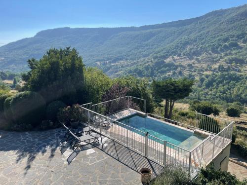 Gites en Ardèche avec Piscine et vue magnifique sur la vallée : Maisons de vacances proche d'Aubignas