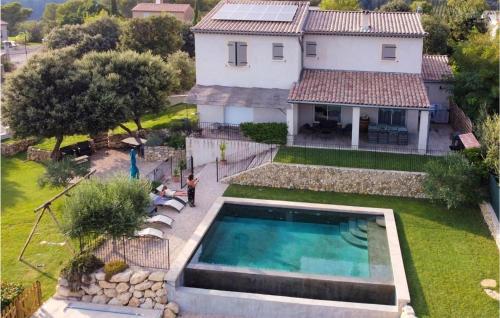 Beautiful Home In Puget With Heated Swimming Pool, Private Swimming Pool And 4 Bedrooms : Maisons de vacances proche de Puget