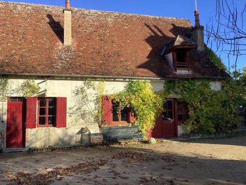 Pleasant cottage in Le Veurdre with private garden : Maisons de vacances proche de Mars-sur-Allier