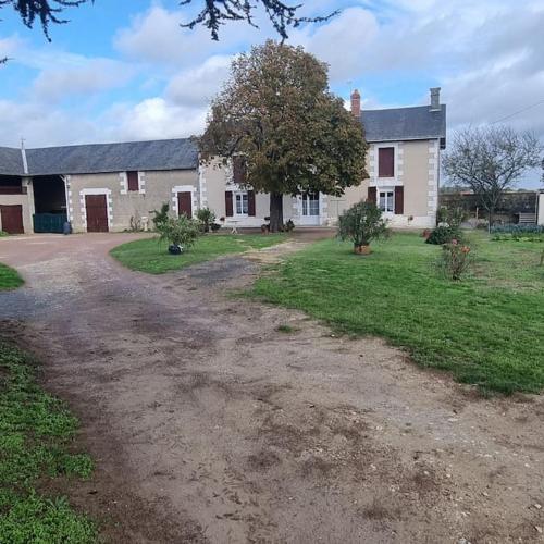 Ancienne ferme rénovée : Maisons de vacances proche de Braye-sous-Faye