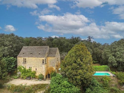 Secluded Woodland Villa with Pool : Villas proche de Manaurie