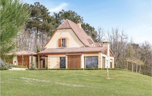 Beautiful home in Les Eyzies Sireuil with 3 Bedrooms and WiFi : Maisons de vacances proche de Marquay