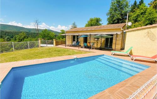 Stunning home in Molires-sur-Cze with 2 Bedrooms, WiFi and Outdoor swimming pool : Maisons de vacances proche de Laval-Pradel