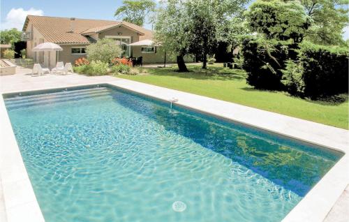 Nice home in St,Aubin de Cadeleche with 3 Bedrooms, WiFi and Outdoor swimming pool : Maisons de vacances proche de Lauzun