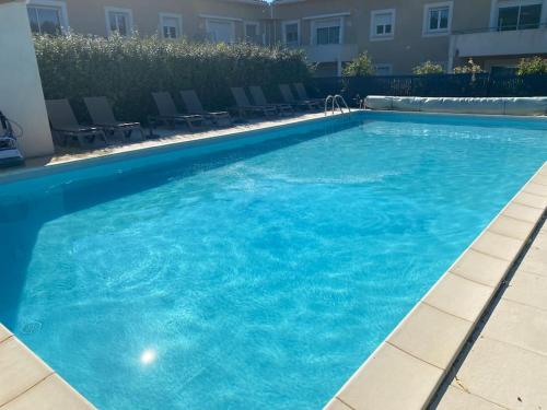 Superbe appartement dans résidence avec piscine : Appartements proche de Cabrières
