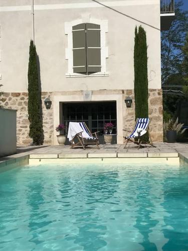 Gîte cosy et familial avec hammam et piscine : Maisons de vacances proche de Satillieu