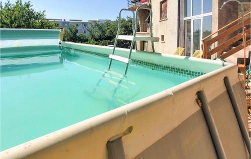 Stunning apartment in Aubenas with Outdoor swimming pool, 2 Bedrooms and WiFi : Appartements proche de Saint-Laurent-sous-Coiron