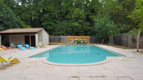 Maison de 3 chambres avec piscine partagee terrasse amenagee et wifi a Lagrasse : Maisons de vacances proche de Ribaute
