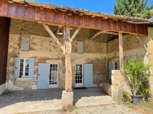 Cottage indépendant Le petit bois : Maisons de vacances proche de Saint-Vivien-de-Monségur