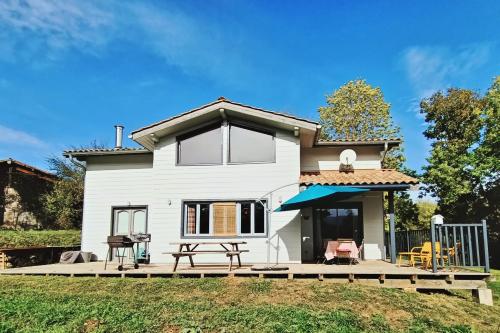 Superb modern chalet with 12 possible beds in the middle of the countryside : Chalets proche de Castéras