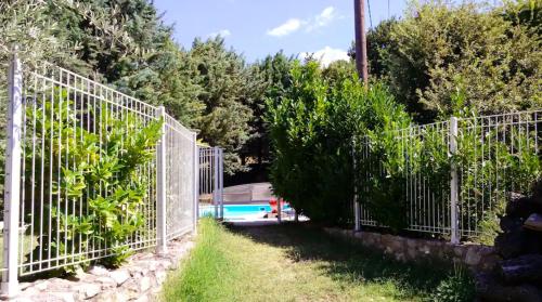 Maison de 2 chambres avec piscine partagee jardin clos et wifi a Saint Marcel les Sauzet : Maisons de vacances proche de Savasse