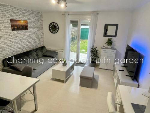Charming cosy apart with garden free parking : Appartements proche de Thieux