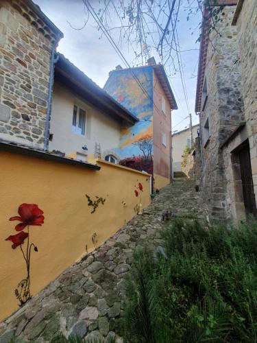 Maison d'hôtes ou chambres d'hotes de BenSylv pour 4 jours minimums 4 adultes : Maisons de vacances proche de Lalevade-d'Ardèche