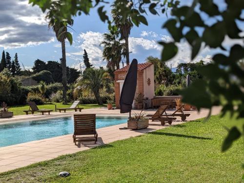 MAS TRAMONTANE chambres d'hôtes avec parc arboré & piscine : B&B / Chambres d'hotes proche de Rodès