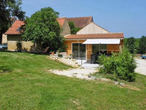Traditional holiday home in Paleyrac with shared pool : Maisons de vacances proche de Le Buisson-de-Cadouin