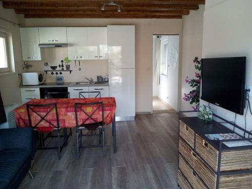 Single storey 40m² bordering pine forest and spa : Appartements proche de Noves
