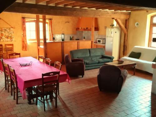 Gîte Fontenay-sur-Vègre, 6 pièces, 12 personnes - FR-1-410-158 : Maisons de vacances proche de Thorigné-en-Charnie