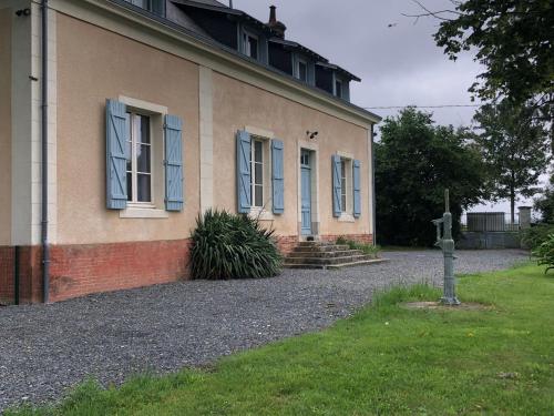 Gîte Écommoy, 5 pièces, 14 personnes - FR-1-410-318 : Maisons de vacances proche de Saint-Gervais-en-Belin