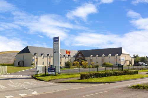 The Originals City, Hôtel Acadine, Le Neubourg (Inter-Hotel) : Hotels proche de Quittebeuf