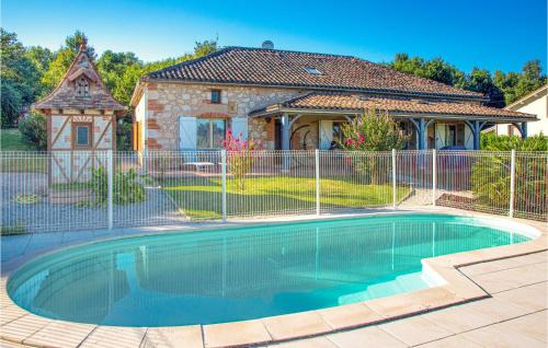 Nice Home In Castelsagrat With Outdoor Swimming Pool, 4 Bedrooms And Private Swimming Pool : Maisons de vacances proche de Saint-Nazaire-de-Valentane