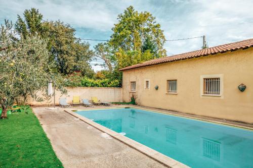 Maison Elisa charming holiday house with pool : Maisons de vacances proche de Rognonas
