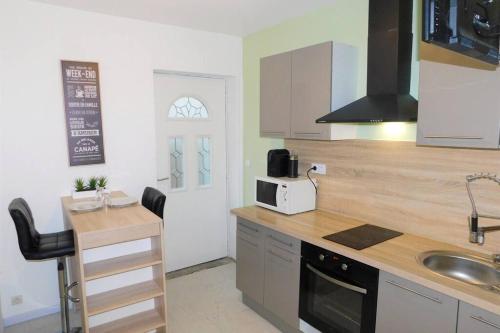 Fully equipped apartment with one bedroom : Appartements proche de Saint-Nazaire-de-Ladarez