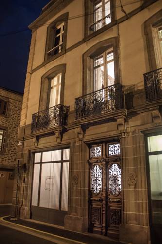 La Maison d'Adelaïde : B&B / Chambres d'hotes proche de Védrines-Saint-Loup